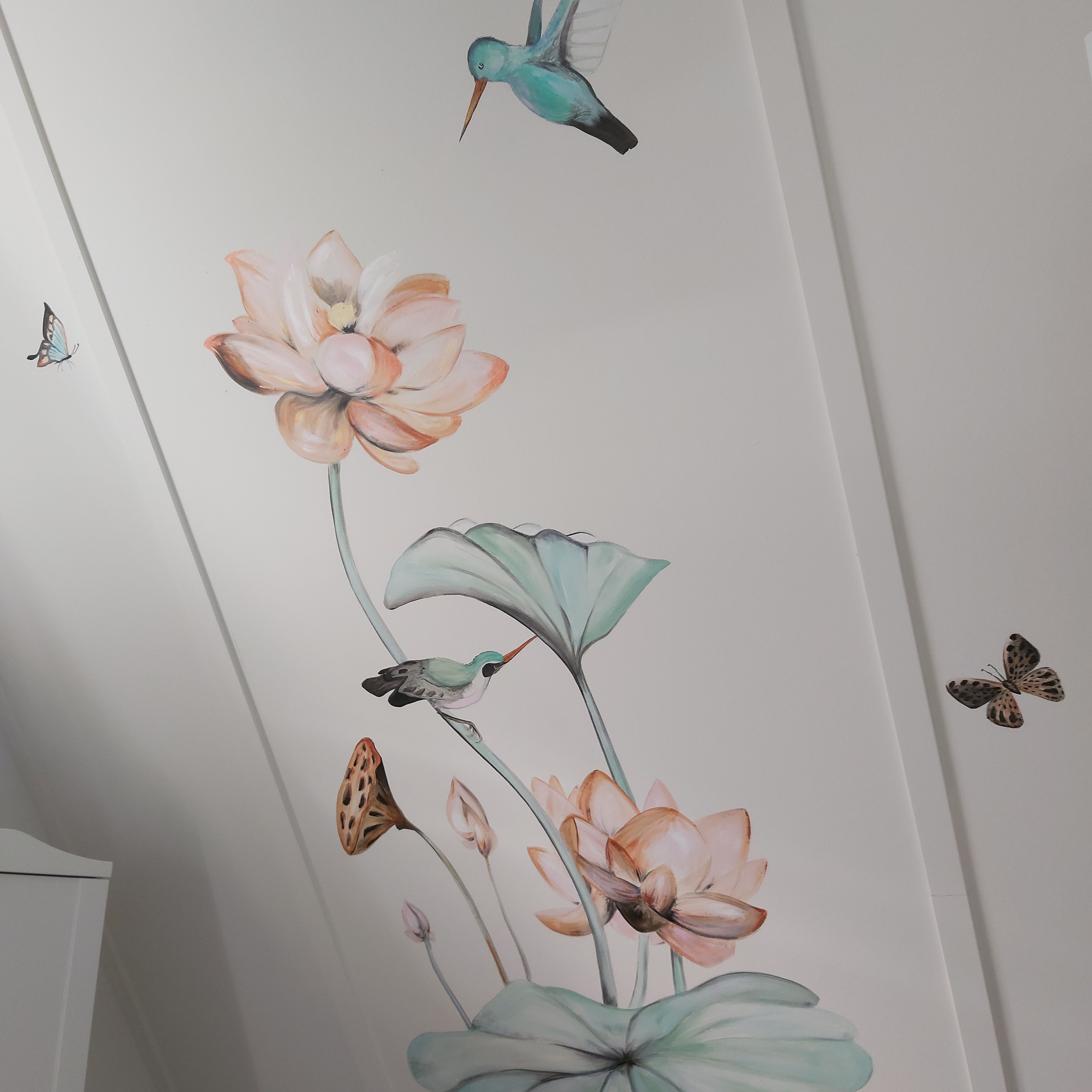 Muurschildering bloem met kolibri 1 van 2 schilderingen